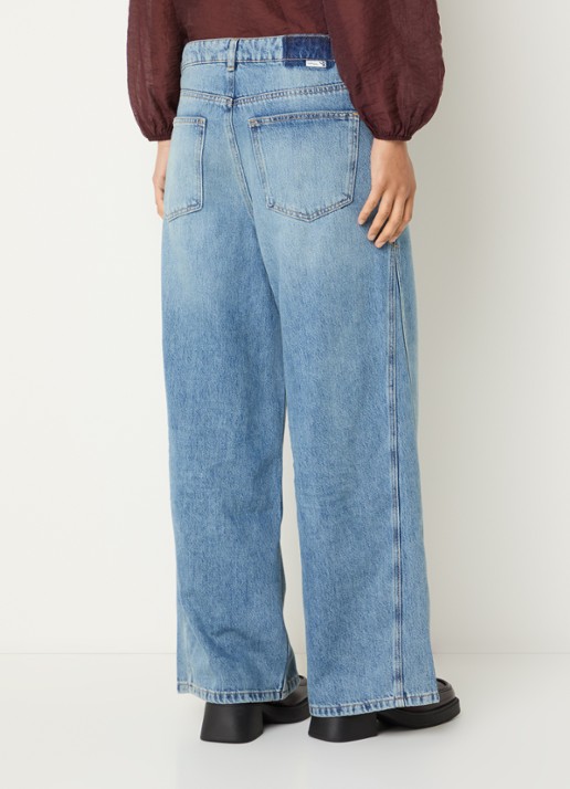 OPUS Meddy Loosy low waist flared jeans met steekzakken - achterkant 5 indigo