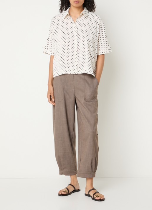 OPUS Myha mid waist tapered fit chino met opgestikte zakken  - voorkant 2 lichtbruin