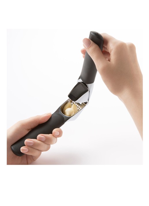 Oxo Good Grips knoflookpers - detail 4 zwart