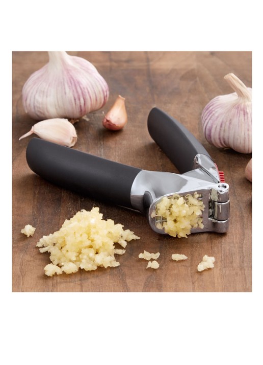 Oxo Good Grips knoflookpers - detail 5 zwart