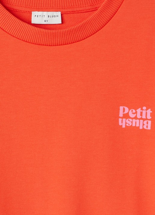 Petit Blush Easy sweater met logo- en backprint - detail oranjerood