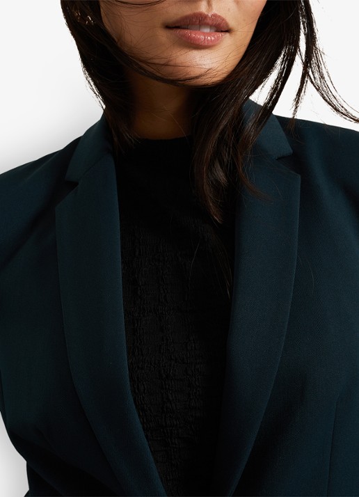 Phase Eight Arabella cropped blazer met paspelzakken - detail 4 donkergroen