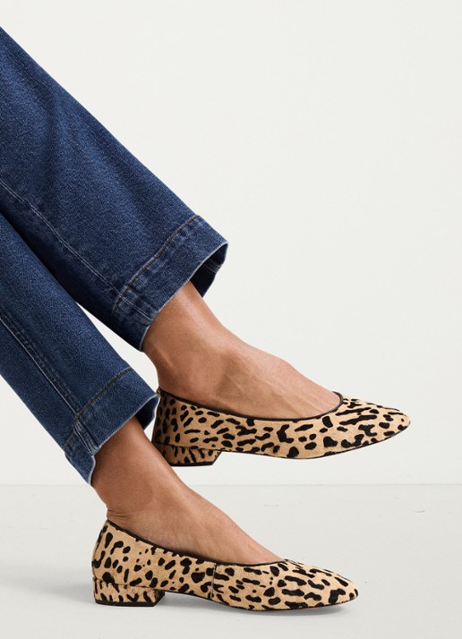 Phase Eight Ballerina van leer met panterprint - detail 6 bruin