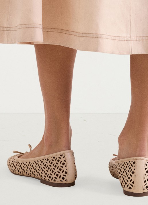 Phase Eight Ballerina van leer - detail 5 creme
