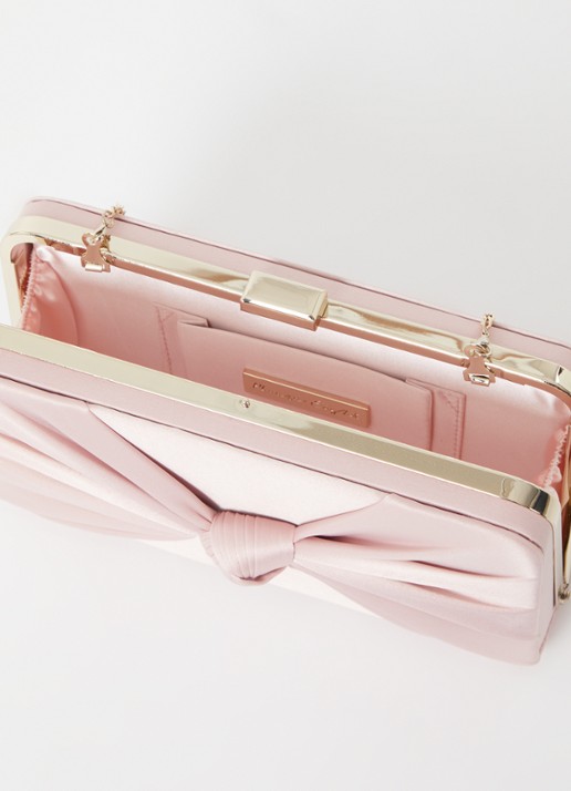 Phase Eight Clutch van satijn met afneembare schouderriem - detail 2 lichtroze