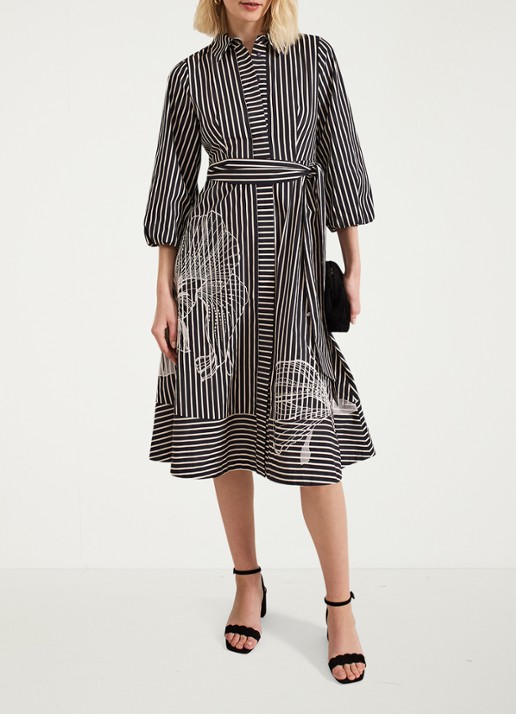 Phase Eight Corina midi blousejurk met print en strikceintuur - voorkant 8 zwart