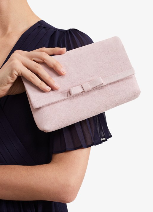 Phase Eight Grosgrain clutch van suède  - detail 6 lichtroze