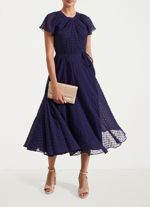 Phase Eight Gwen midi jurk met structuur en strikceintuur - voorkant 2 donkerblauw