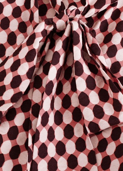 Phase Eight Junie mouwloze top met sjaalkraag en grafische print - detail 4 roze