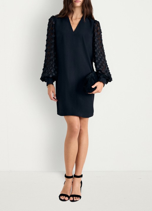 Phase Eight Laura mini jurk met V-hals en pofmouwen - voorkant 8 zwart