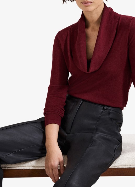Phase Eight Lottie fijngebreide top met watervalhals - detail 4 bordeauxrood