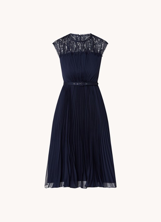 Phase Eight Makaela midi jurk met plissé en ceintuur  - voorkant 2 donkerblauw
