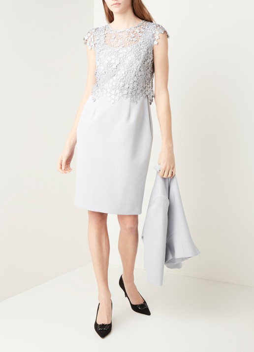Phase Eight Mariposa midi kokerjurk met overlay van guipure kant - voorkant 4 lichtblauw