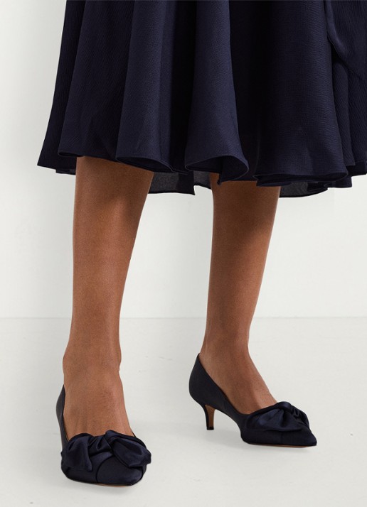 Phase Eight Pump van satijn met strikdetail - voorkant 2 blauw
