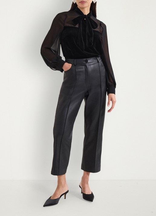 Phase Eight Raye blouse van fluweel - voorkant 3 zwart