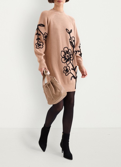 Phase Eight Rosa fijngebreide trui met borduring - voorkant 7 beige