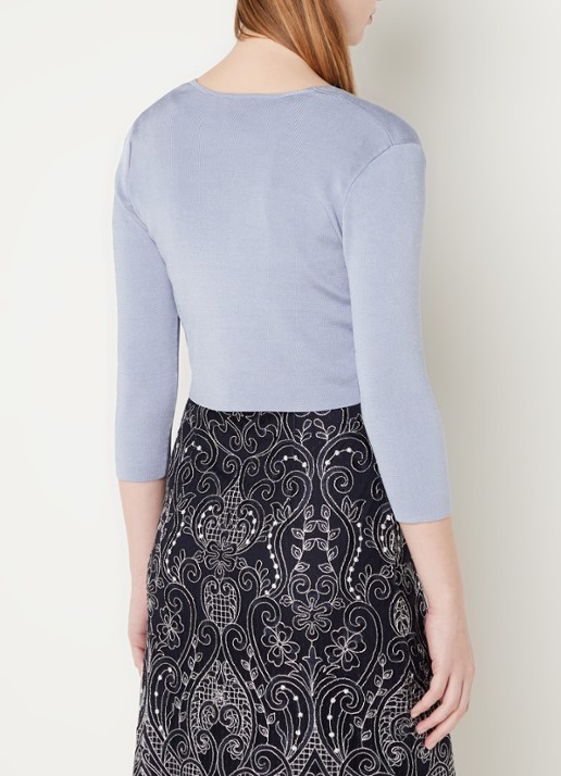 Phase Eight Salma fijngebreid openvallend cropped vest - achterkant lavendel