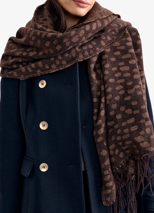 Phase Eight Sjaal met stippenprint - detail bruin