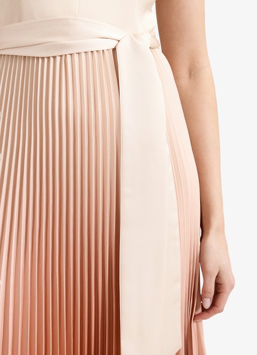 Phase Eight Sloane maxi jurk met plooien en strikceintuur - detail 4 oranje