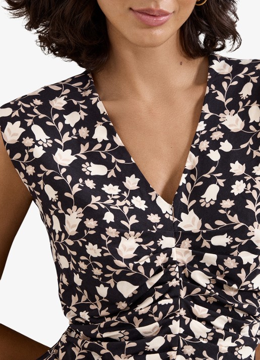 Phase Eight Sophia top met bloemenprint en V-hals - detail 5 zwart