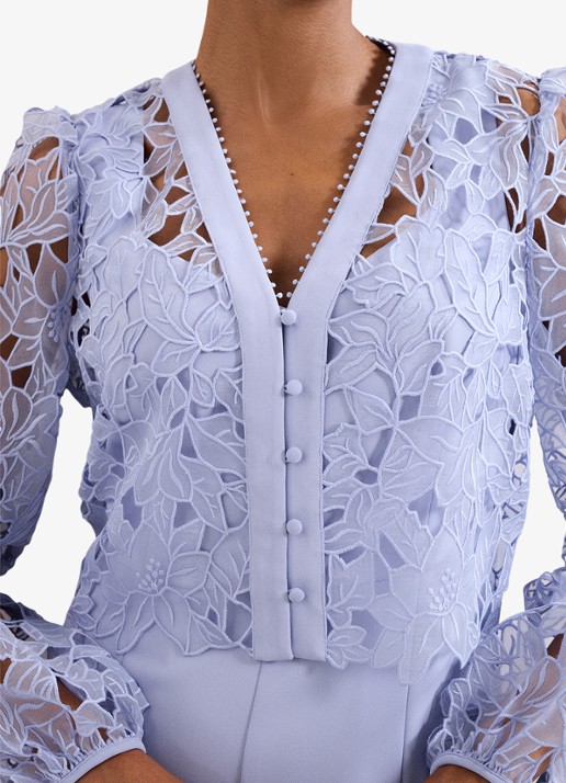 Phase Eight Winona jumpsuit met vest van broderie - detail 5 pale blue