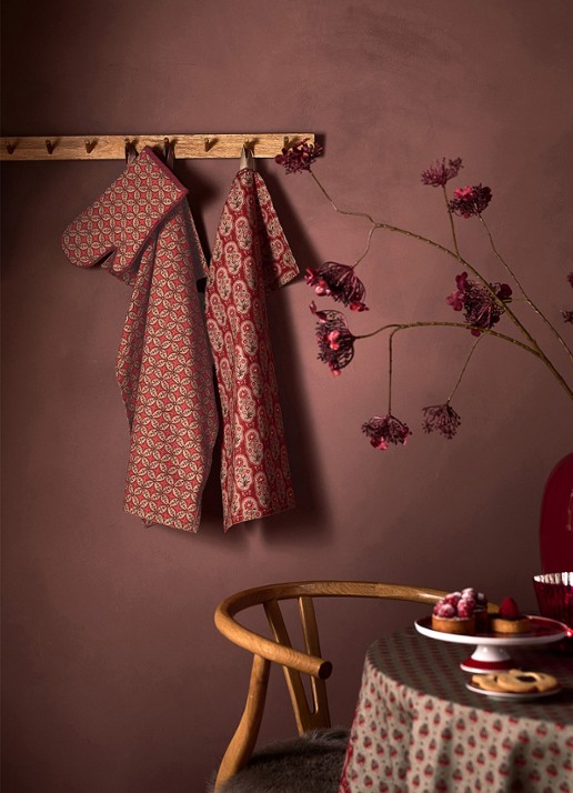 Pip Studio Blooming Tales Bustani-Pashmina theedoek 50 x 70 cm set van 2 - voorkant 7 donkerrood
