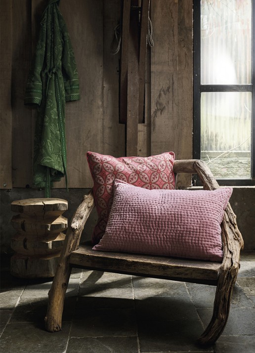 Pip Studio Velvet Sky sierkussen 40 x 60 cm - detail roze