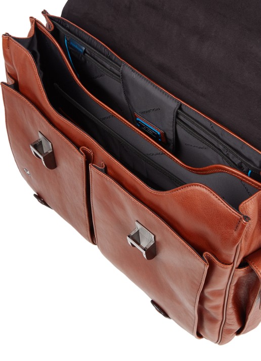 Piquadro Businesstas van leer met 15 inch laptopvak - detail 2 cognac