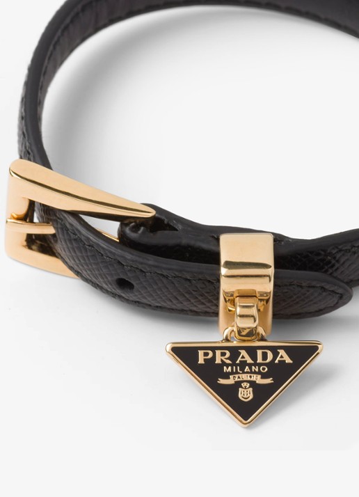 Prada Armband van leer met hanger - detail zwart