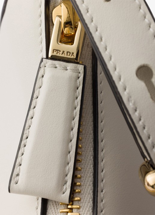 Prada Arqué Small schoudertas van kalfsleer - detail 6 wit