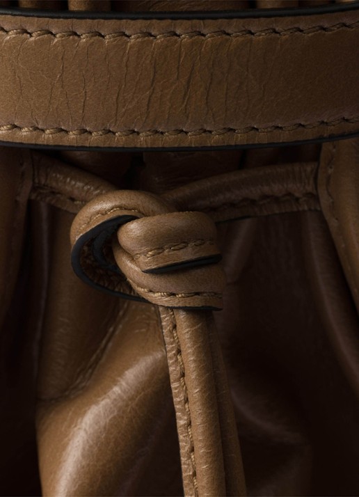 Prada Bonnie Extra-Large schoudertas van kalfsleer - detail 3 lichtbruin