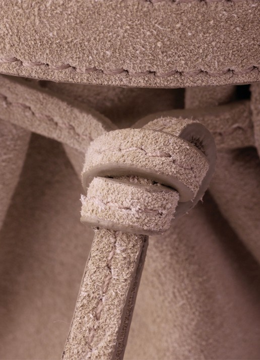 Prada Bonnie Mini handtas van kalfssuède - detail 2 beige