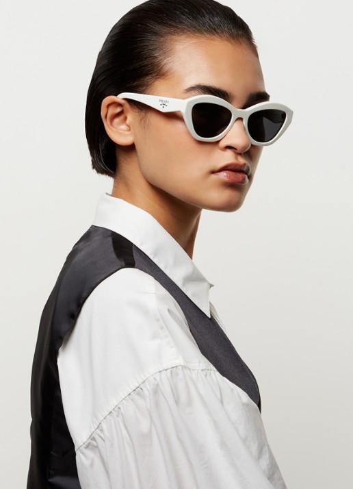 Prada Cat Eye zonnebril PRA02S  - voorkant 2 gebroken wit