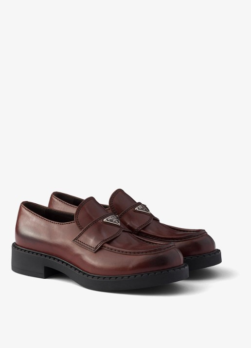 Prada Chocolate loafer van kalfsleer - detail bruin