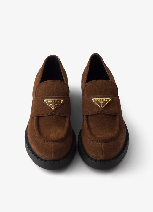 Prada Chocolate loafer van kalfssuède - detail 5 bruin