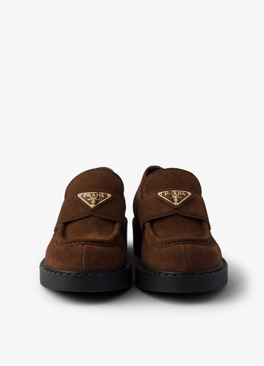 Prada Chocolate loafer van kalfssuède - detail 6 bruin