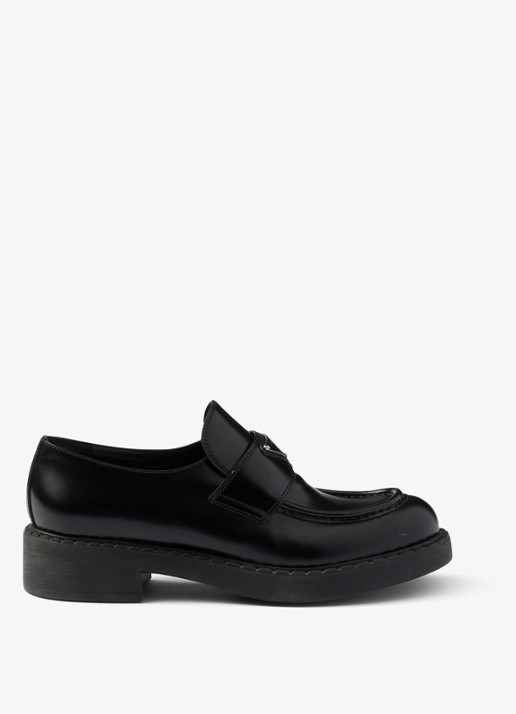 Prada Chocolate loafer van leer met logo  - voorkant 2 zwart