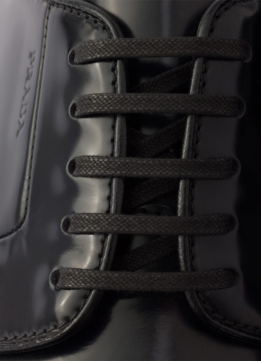 Prada Chocolate veterschoen van kalfsleer - detail 3 zwart