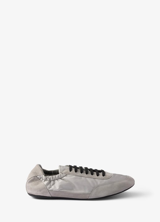 Prada Collapse Re-Nylon sneaker met suède details - voorkant grijs