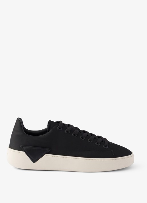 Prada Court Re-Nylon sneaker met logo - voorkant zwart