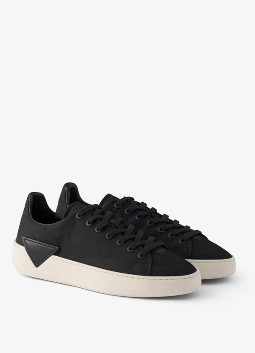 Prada Court Re-Nylon sneaker met logo - voorkant 2 zwart