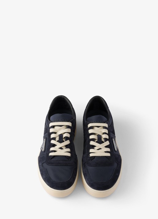 Prada Downtown Re-Nylon sneaker met suède details - detail 4 donkerblauw