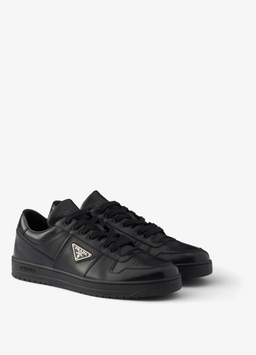 Prada Downtown sneaker van leer met logo - voorkant 2 zwart