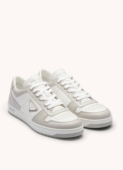 Prada Downtown sneaker van leer - voorkant lichtgrijs