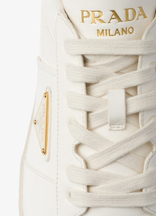 Prada Downtown sneaker van leer - detail 2 gebroken wit