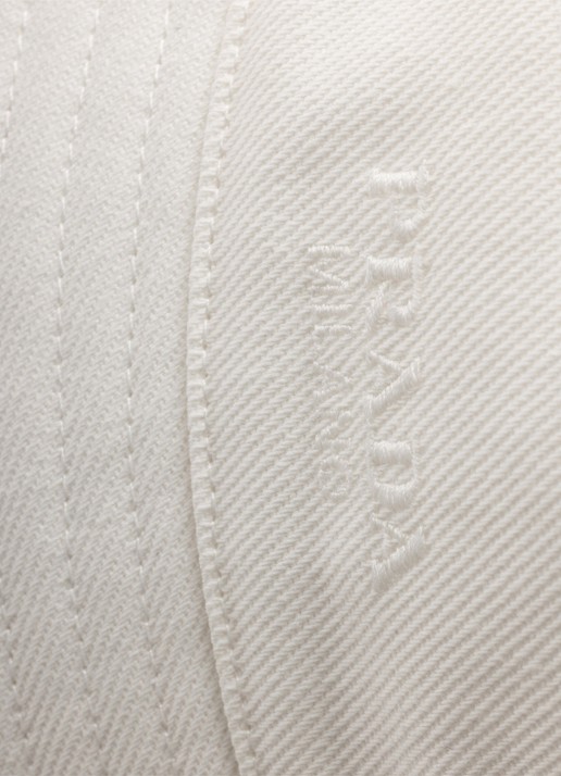 Prada Drill bucket hoed met logoborduring - detail 3 wit