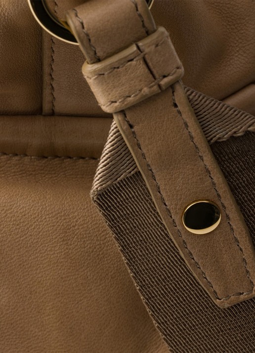 Prada Explore Large schoudertas van lamsleer - detail 5 lichtbruin