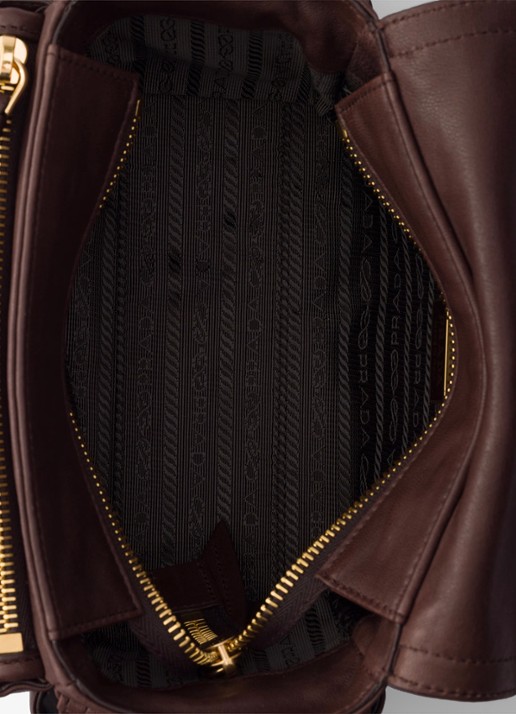 Prada Explore Mini schoudertas van lamsleer - detail 4 donkerbruin