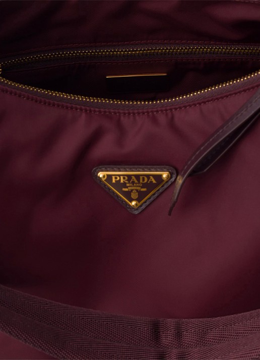 Prada Explore Re-Nylon Large schoudertas met leren details - detail 6 bordeauxrood