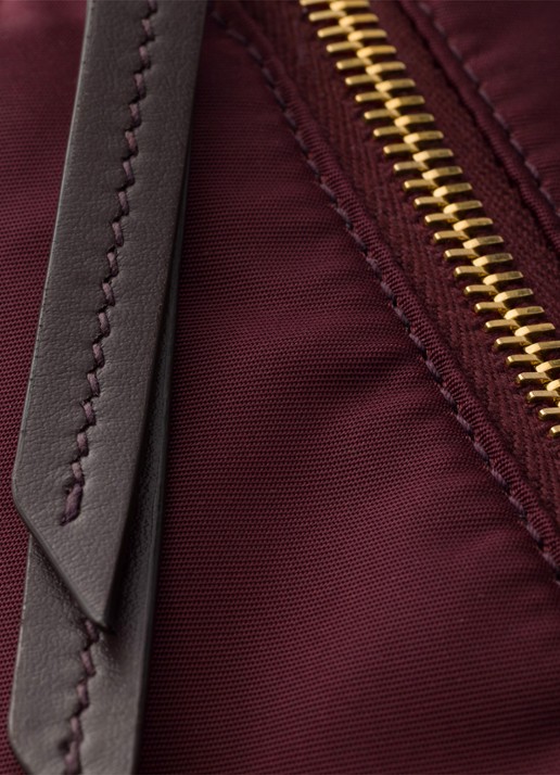 Prada Explore Re-Nylon Small schoudertas met leren details - detail 5 donkerrood